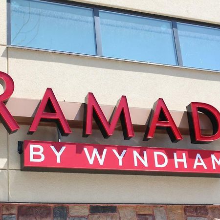 Ramada By Wyndham Bronx Terminal Hotel New York Exterior foto