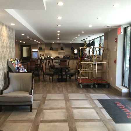 Ramada By Wyndham Bronx Terminal Hotel New York Exterior foto