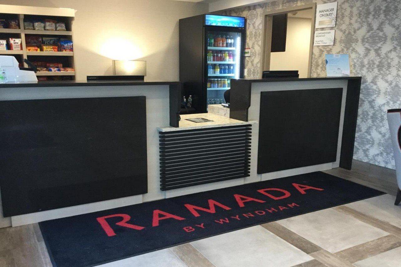 Ramada By Wyndham Bronx Terminal Hotel New York Exterior foto