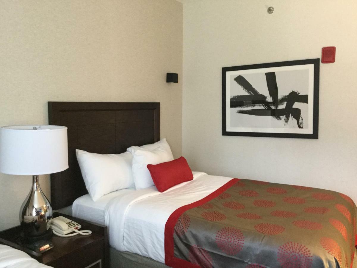 Ramada By Wyndham Bronx Terminal Hotel New York Exterior foto